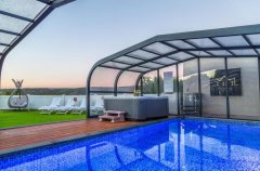 אחוזה על המים 0