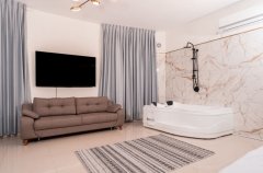 רון וילאג בוטיק 29